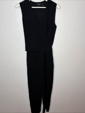 Theory Black Wrap Top Effortlessly Chic Jumpsuit With Pockets Size 8